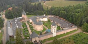 Mănăstirea Alina Maria, 1700 m altitudine
